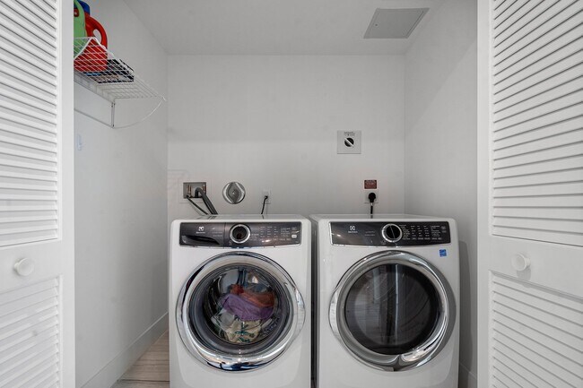 Building Photo - 730 N Ocean Blvd