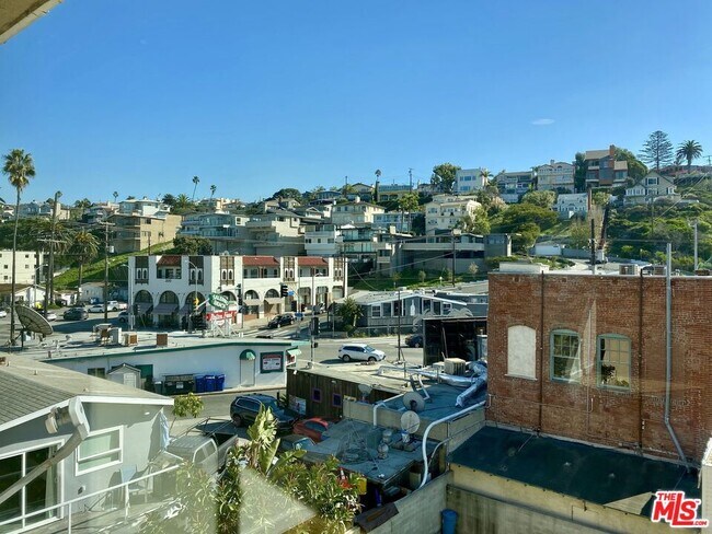 Building Photo - 6824 Esplanade