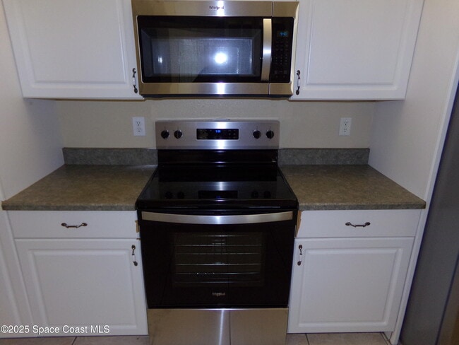 Building Photo - 464 Brown Ave