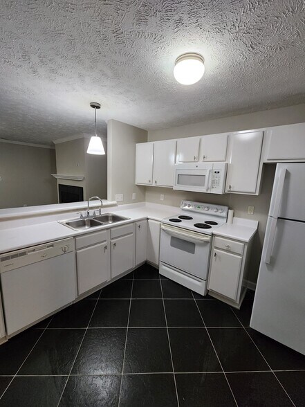Building Photo - 330 Bubble Creek Ct