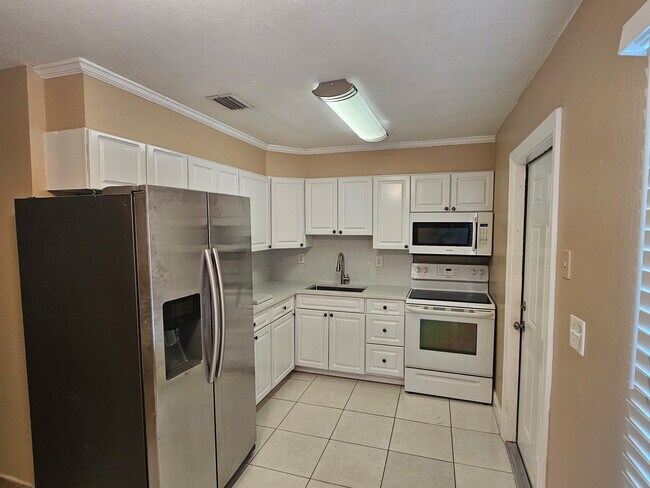Building Photo - 641 SW 83rd Ave
