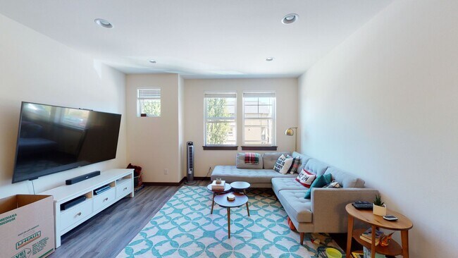 Building Photo - West Seattle Townhome - 2 bedroom 2 bathroom located in Sylvan Ridge Townhomes!  Available now!