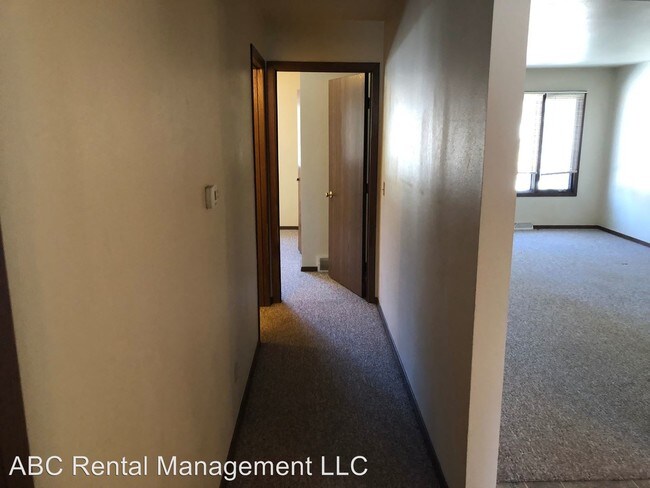 Building Photo - 604 N Walnut Ave