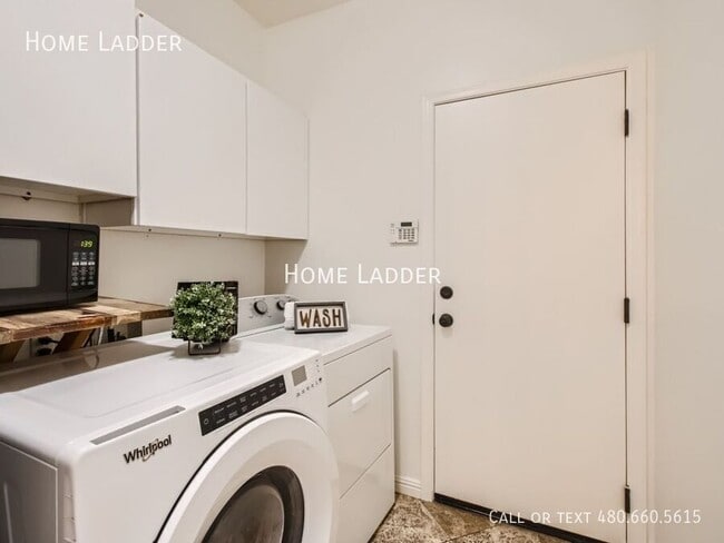 Building Photo - 29683 N 69th Dr