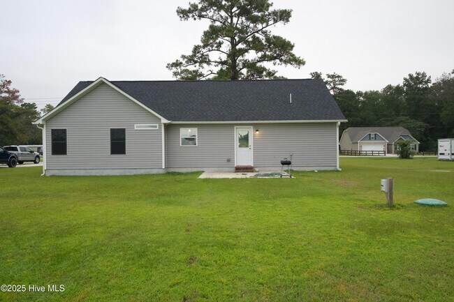 Building Photo - 2013 Belgrade-Swansboro Rd