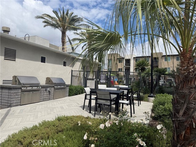 Building Photo - 960 N Tangent Privado