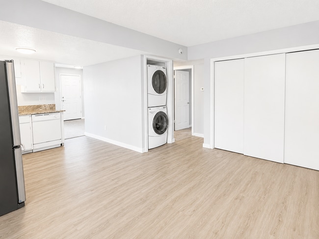 Building Photo - 2-Bed Denver Apartment Near Cherry Creek Trail & Garland Park