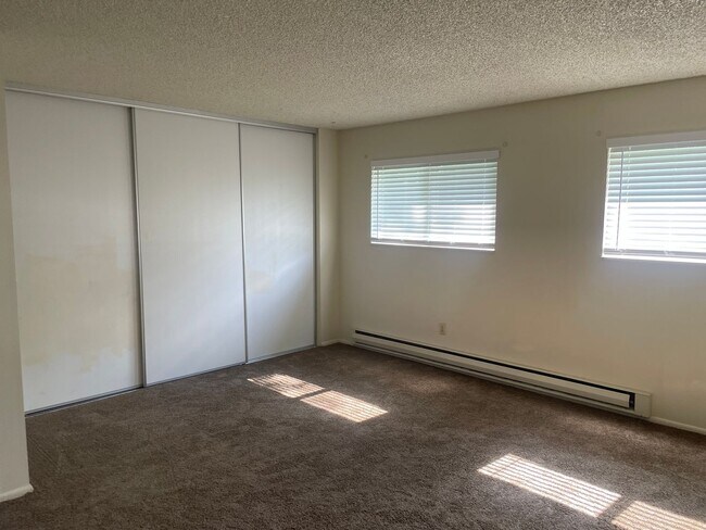 Building Photo - 482 Smithridge Park