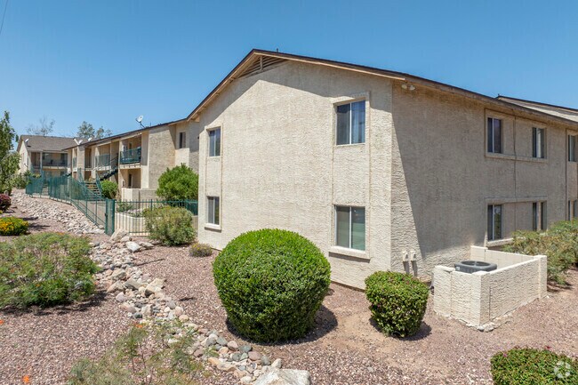 Building Photo - Shamrock Glen Condiminiums