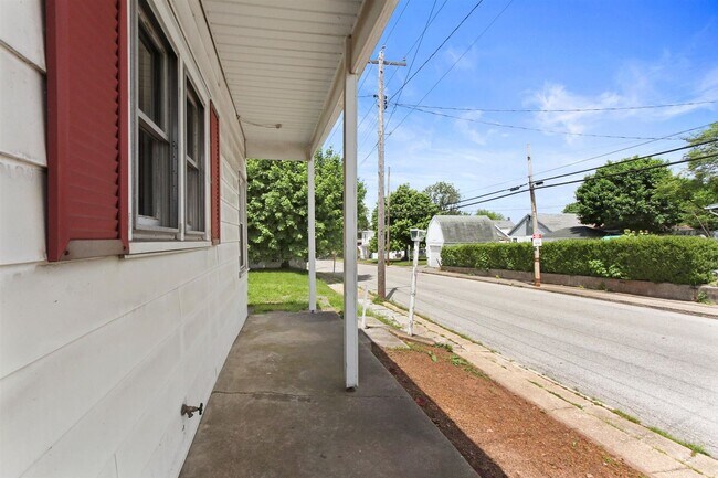 Building Photo - Available Now - Charming 3 Bedroom Home Located in Mount Wolf