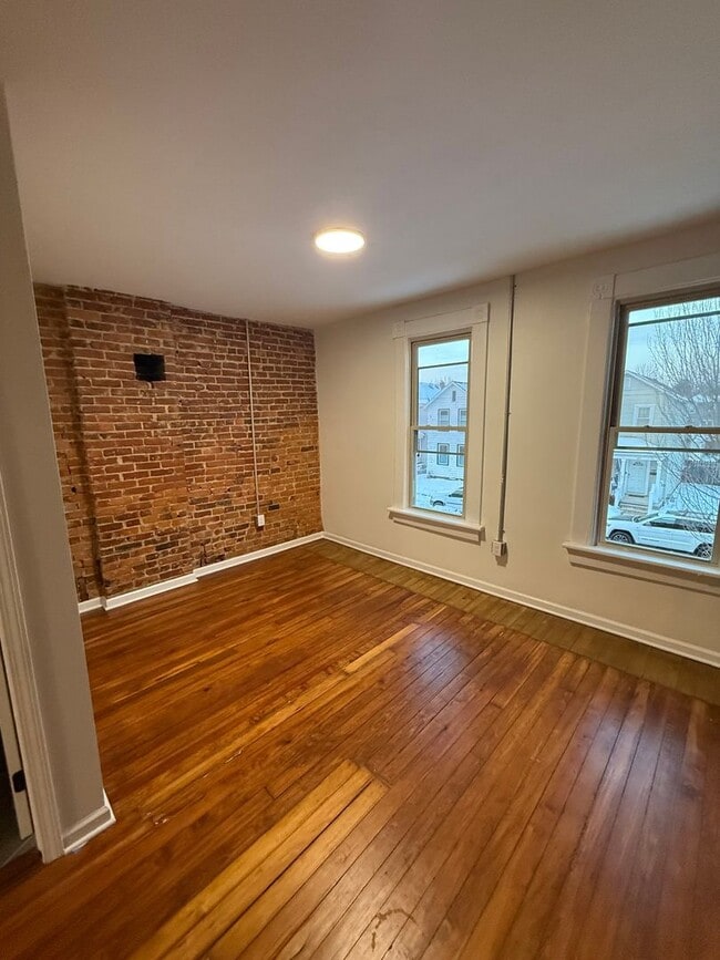 Building Photo - 3-Bedroom, 2.5-Bath Spacious Townhome located in Merion Village