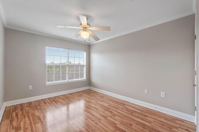 Building Photo - 747 Majestic Dr