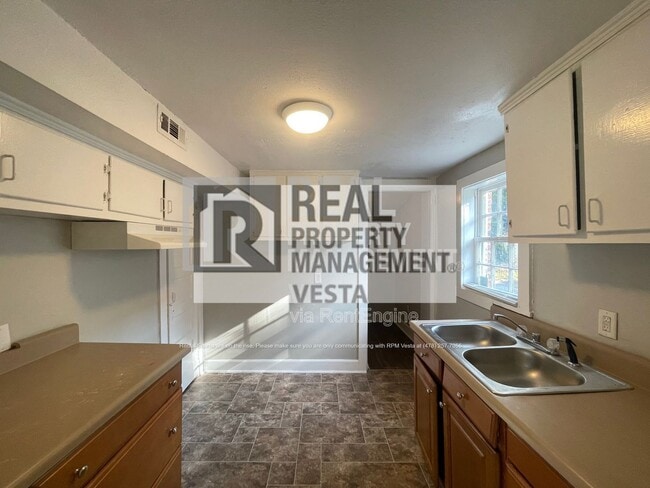 Building Photo - 2677 Napier Ave