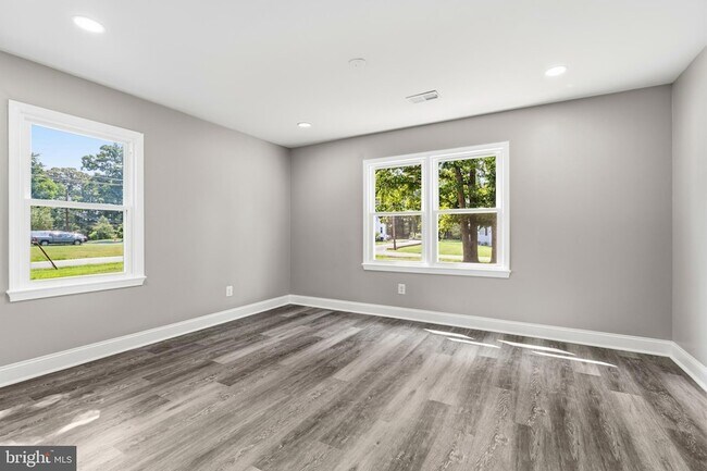Building Photo - 2608 Holly Dr