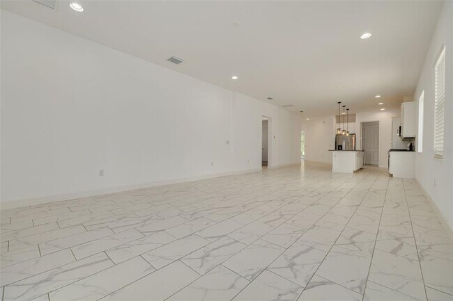 Building Photo - 7222 Paradiso Dr