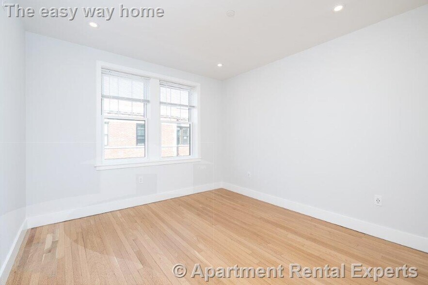 Building Photo - 19 Forest St