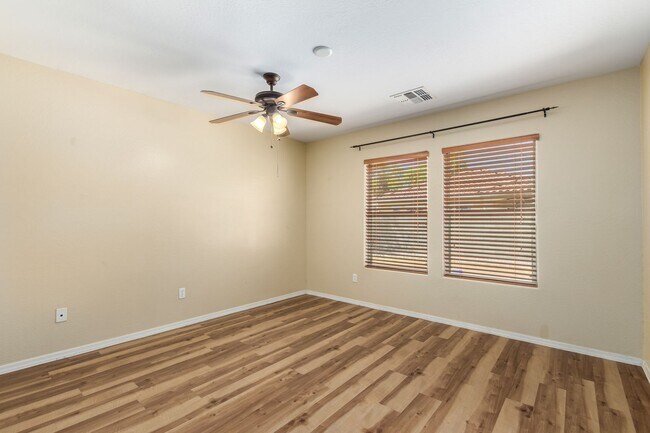 Building Photo - 3-Bedroom Home in The Villages at Queen Cr...