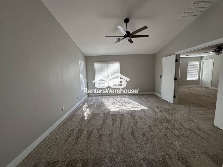 Building Photo - 10992 W Manzanita Dr