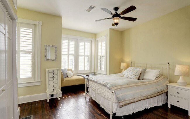 Building Photo - Spacious & Charming Victorian Row House in Burleith-Moments from Georgetown!