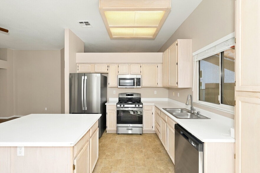 Building Photo - 265 Prairie Rose St