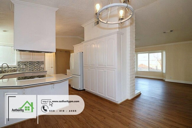 Building Photo - 256 Newport Dr