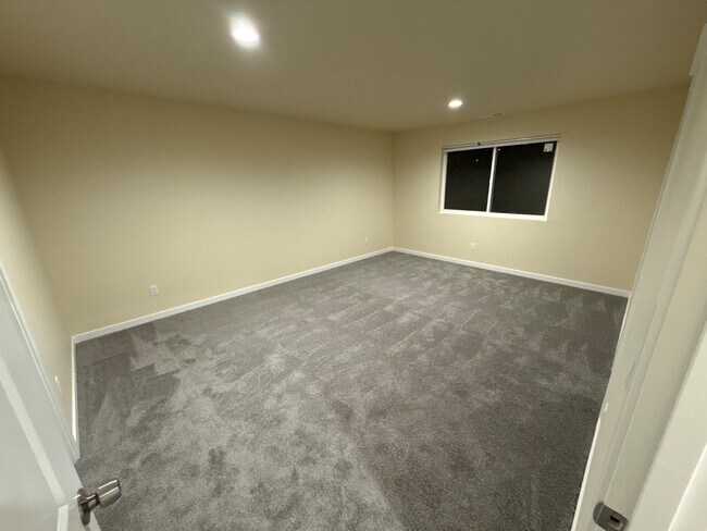 Building Photo - 9007 Nafizah Way