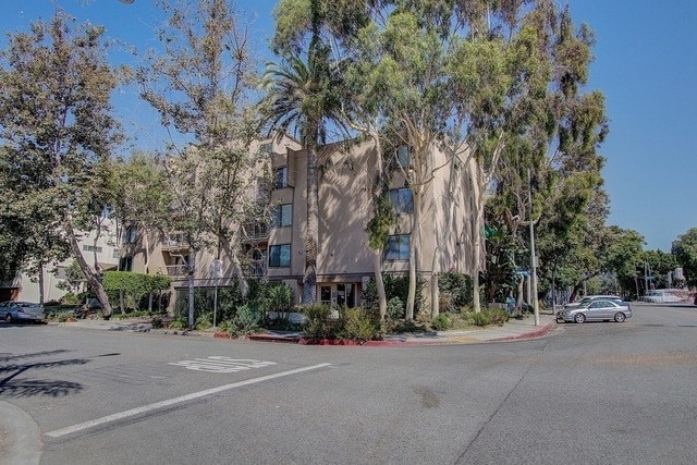 Building Photo - 7505 Hampton Ave