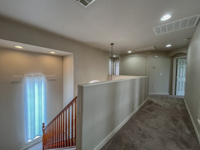 Building Photo - 2156 Summer Home St