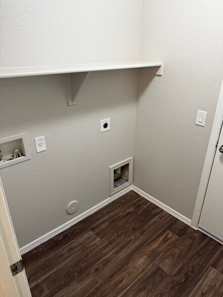 Building Photo - 9741 W Heber Rd