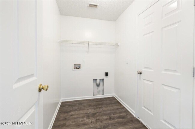 Building Photo - 700 Scarlet View Ct