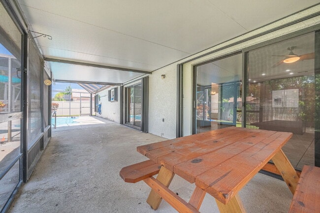 Building Photo - Beautifully updated Pool Home