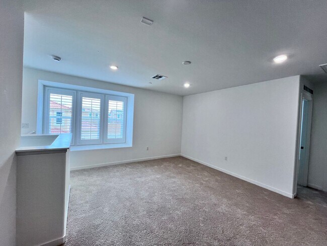 Building Photo - ***NEW BUILD IN LOMA LINDA***