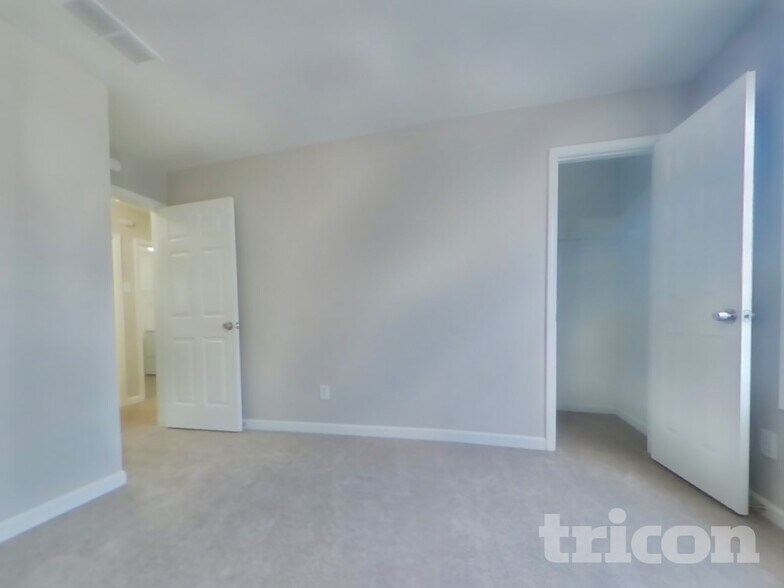 Building Photo - 504 Hillcrest Cross Rd