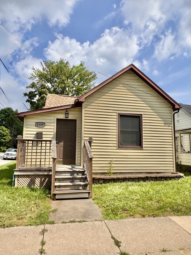 Building Photo - 1100 E Vaile Ave