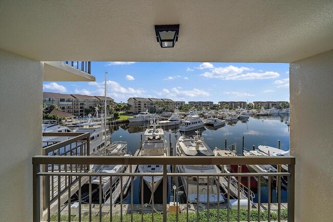 Building Photo - 2601 Marina Isle Way