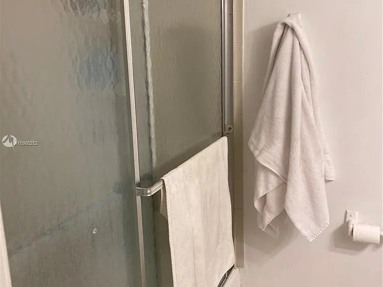 Building Photo - 8830 Fontainebleau Blvd