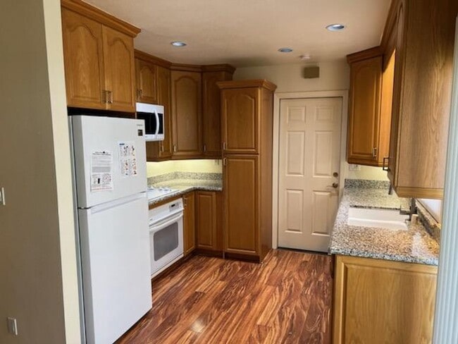 Building Photo - Santa Clara- Park Villas-Single story unit with community pool!