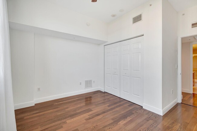 Building Photo - 610 Clematis St