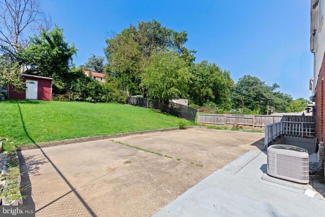 Building Photo - 4816 Woodlawn Dr
