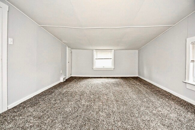 Building Photo - 3343 Waterside Dr