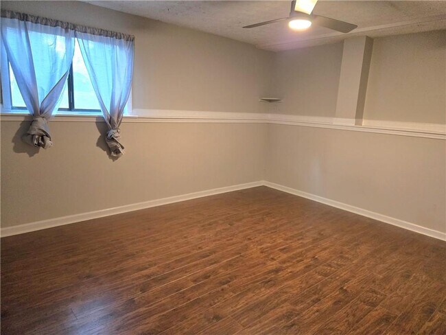 Building Photo - 2982 Hillwood Dr NW