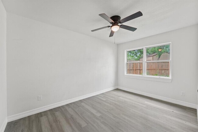 Building Photo - 1615 Hiller St
