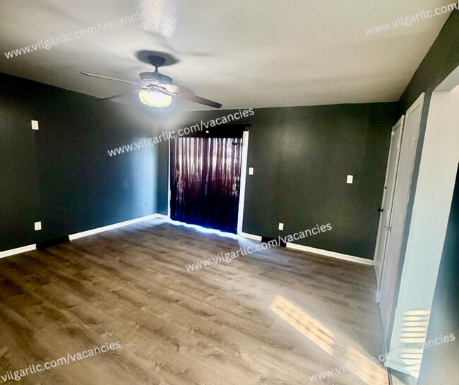 Building Photo - 700 E 20th Ave