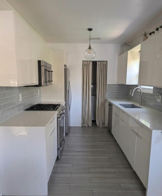 Building Photo - 1517 E Roosevelt St