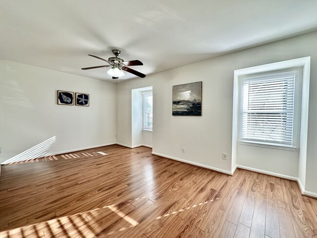 Building Photo - Updated & READY NOW!! A 3-Bedroom Great Neck Home! Excellent Schools! All Appliances Convey!