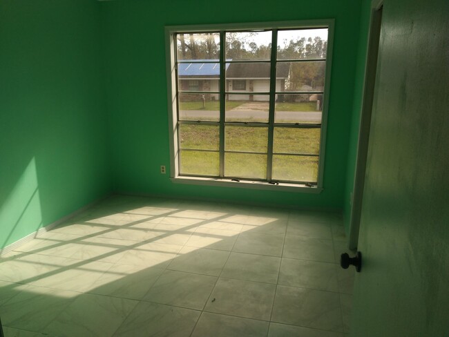 Building Photo - 124 Azalea Ave