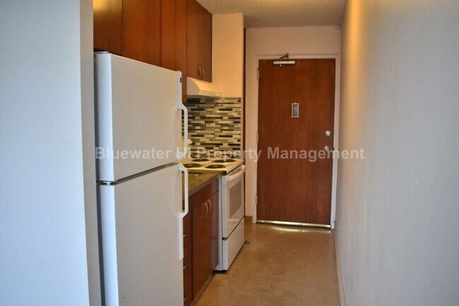 Building Photo - 710 Lunalilo St