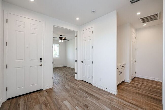 Building Photo - Beautiful Home in the Highly Desirable Vistancia Community of Peoria - HALF MONTH FREE!