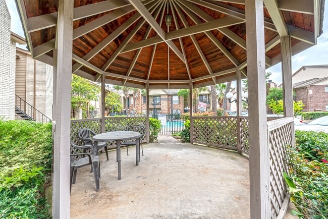 Building Photo - 2121 Hepburn St