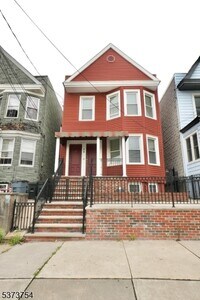 Building Photo - 38 Gates Ave